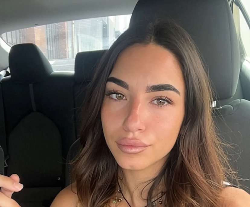 Alicia (22), $250, Non-smoker, No pets, and No children