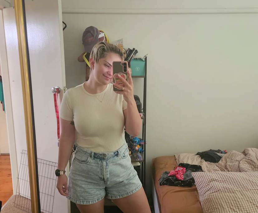 Jacinta (25), $250, Have pets, Smoker, and No children