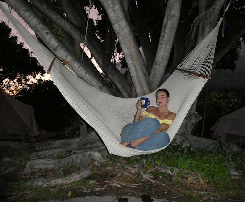 Sarah (26), $350, Non-smoker, No pets, and No children