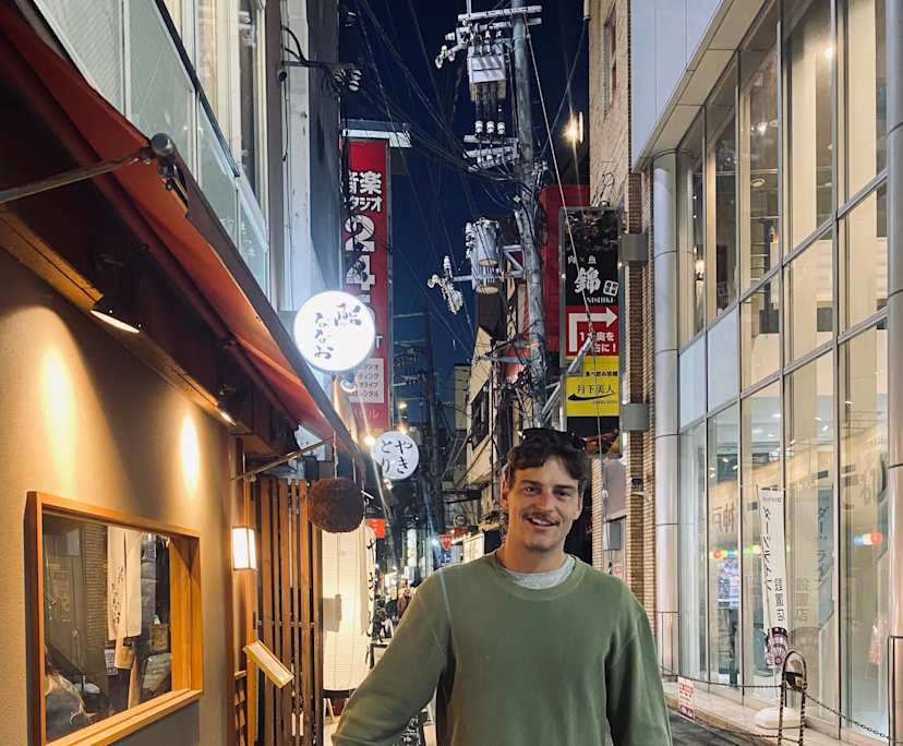 Luke (24), $420, Smoker, No pets, and No children