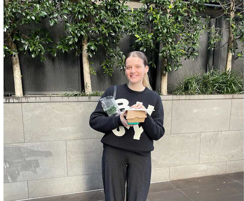 Madeline De Gennaro (23), $310, Non-smoker, Have pets, and No children