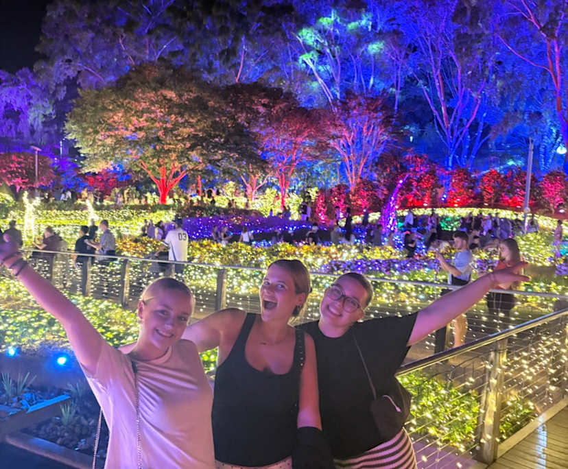 Jana (19), Sophie (19) and Els (21), $300, 