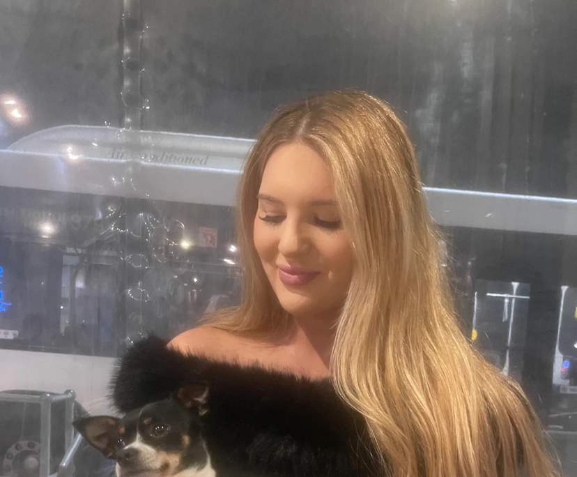 Julia (26), $600, Non-smoker, No pets, and No children