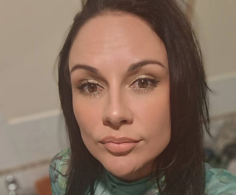 Tammy (41), $400, Non-smoker, Have pets, and No children