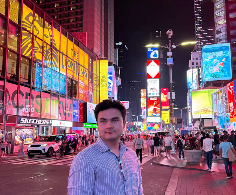 Antonio (25), $350, Non-smoker, No pets, and No children