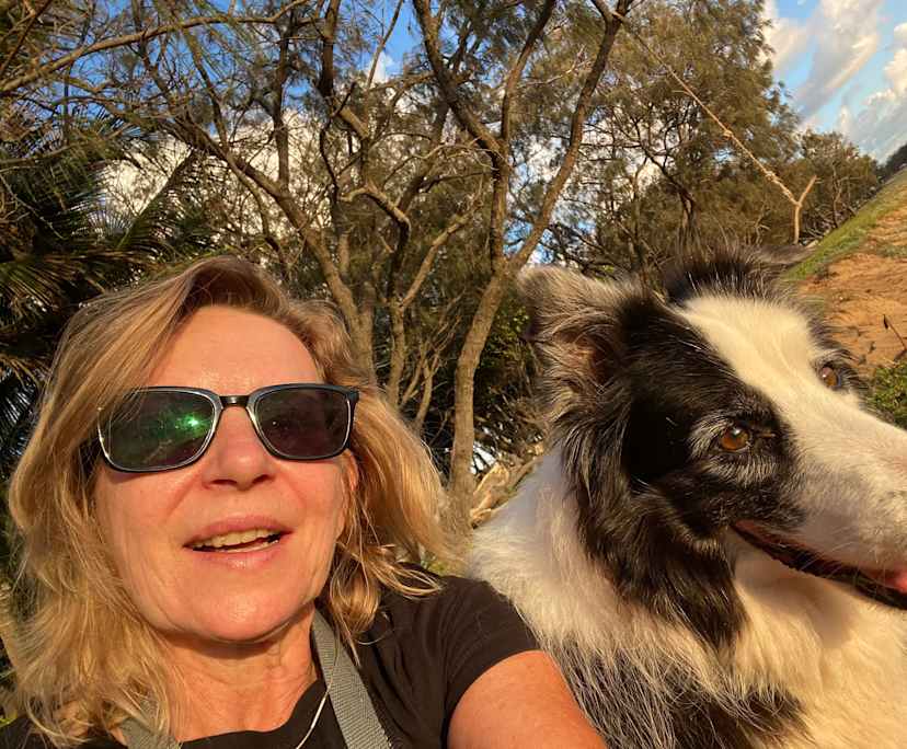 Tina (55), $500, Non-smoker, Have pets, and No children