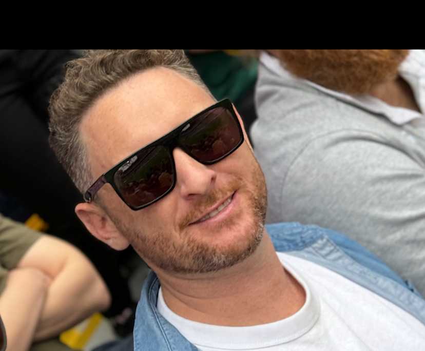 Pat (35), $400, Non-smoker, Have pets, and No children