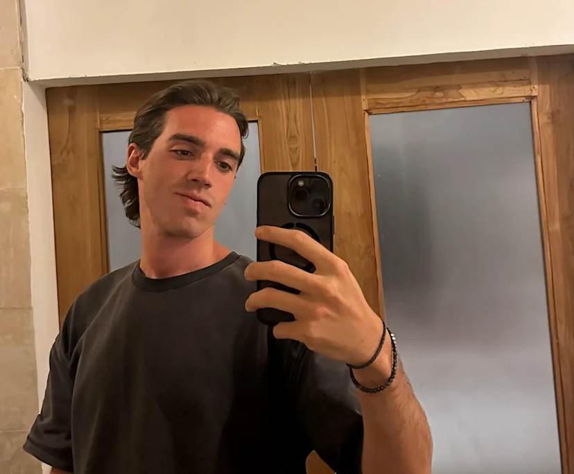 Diego (25), $500, Non-smoker, No pets, and No children