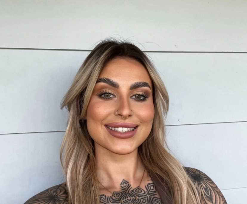 Zoey (23), $380, Non-smoker, No pets, and No children