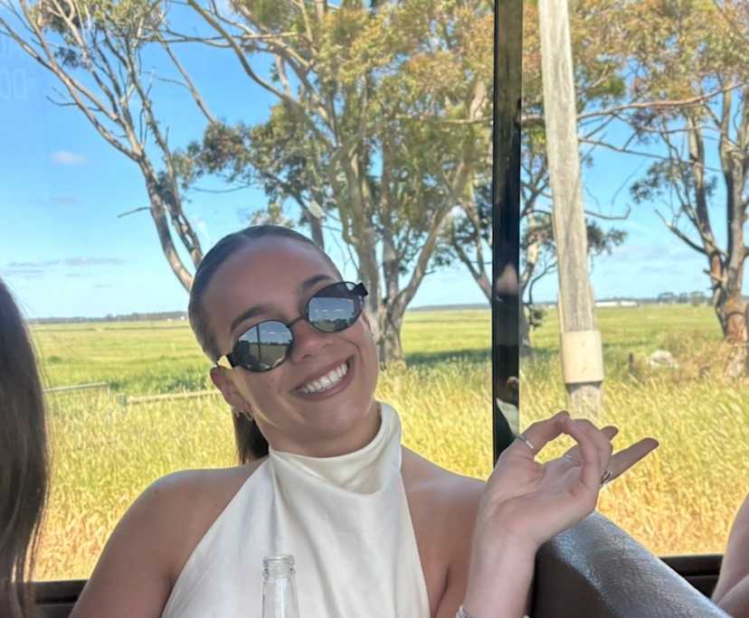 Bella (22), $300, Smoker, No pets, and No children