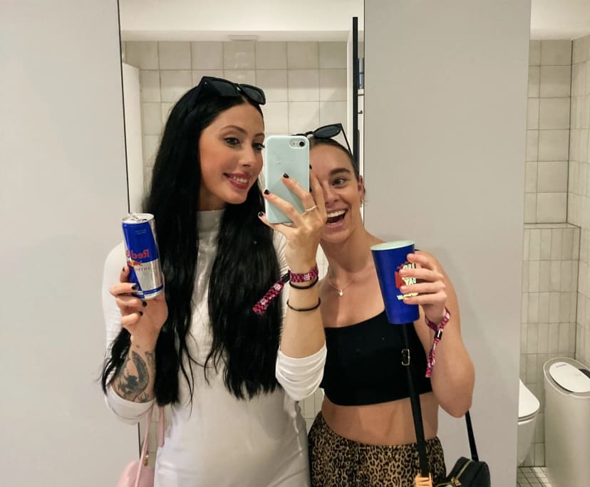 Hannah (22), $400, Non-smoker, No pets, and No children