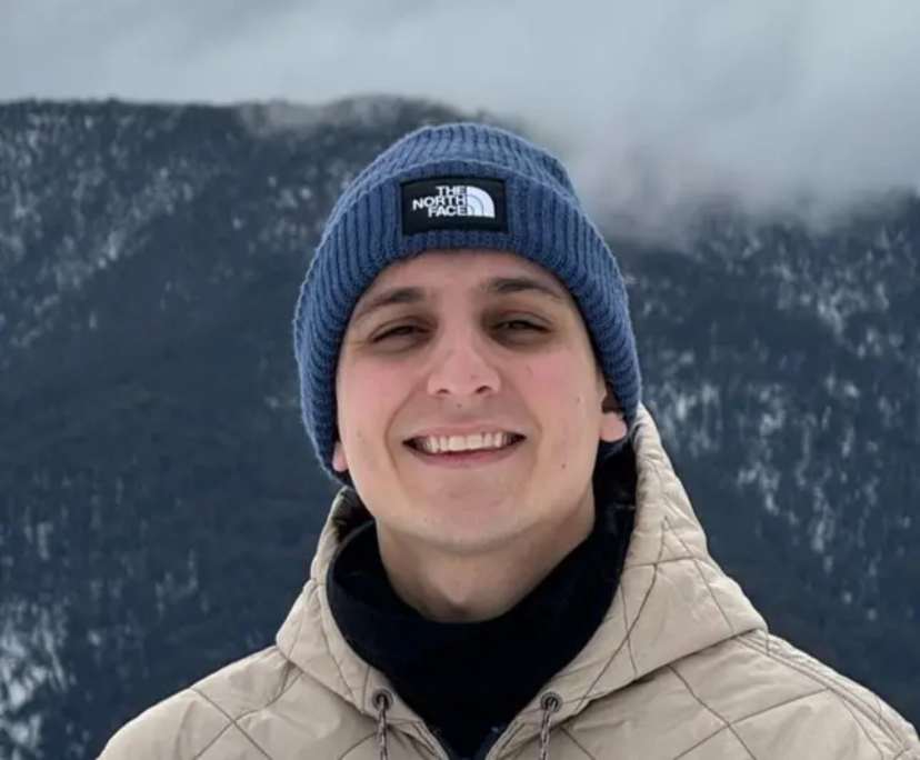 Vinícius (27), $300, Non-smoker, No pets, and No children