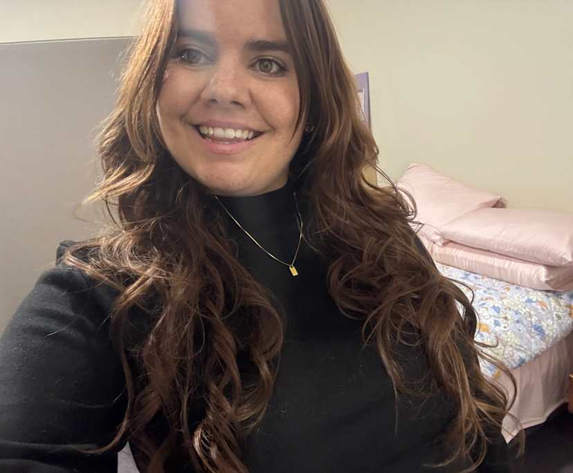 Lesley (30), $300, Non-smoker, No pets, and No children