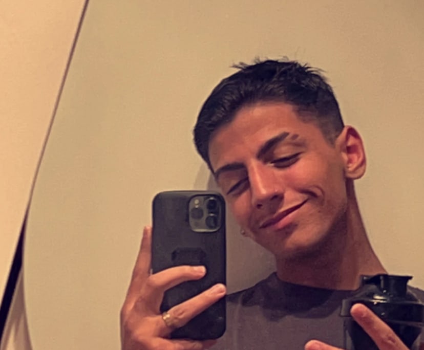 Ziyad (19), $300, Have pets, Non-smoker, and No children