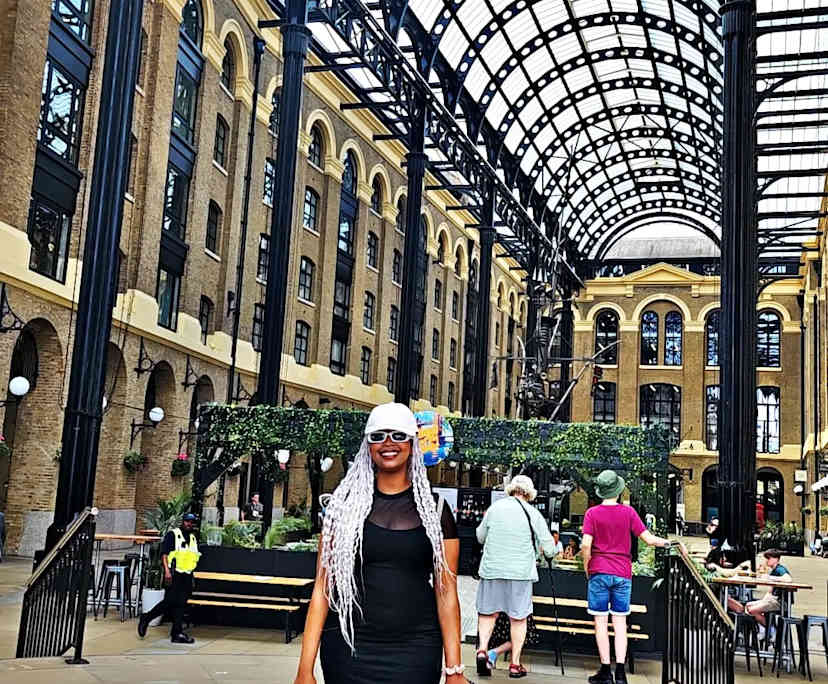 Chebet (27), $300, Non-smoker, No pets, and No children