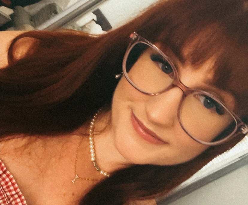 Brooke (26), $400, Non-smoker, No pets, and No children
