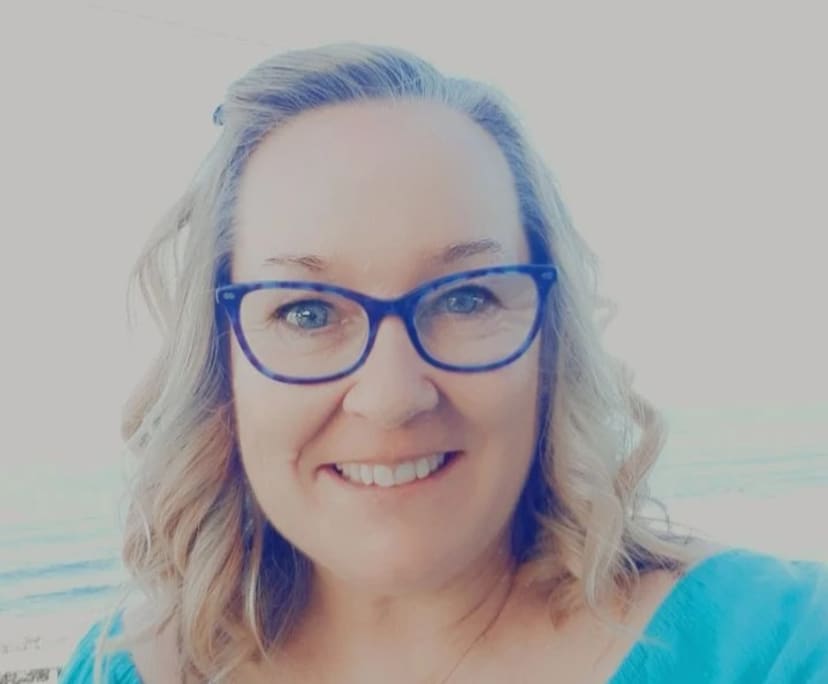 Samantha (58), $300, Non-smoker, No pets, and No children