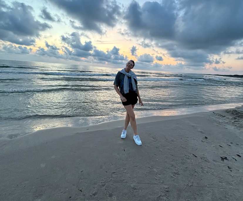 Ugne (29), $250, Non-smoker, No pets, and No children