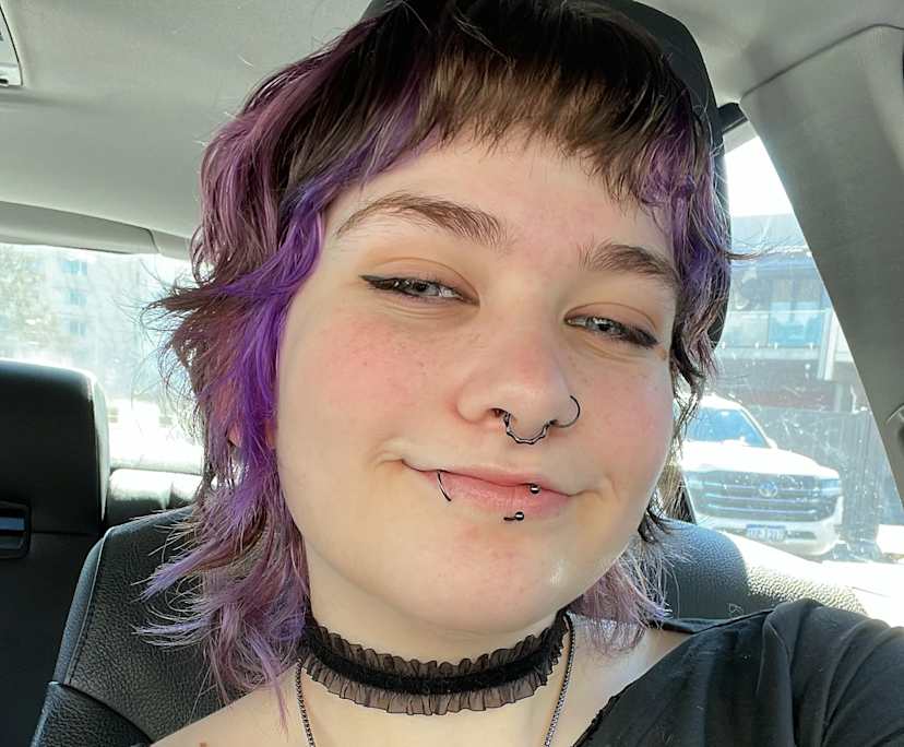 Theodore (20), $400, Have pets, LGBTQIA+, Non-smoker, and No children