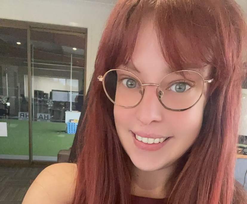 Rachelle (32), $250, Smoker, No children, and Have pets