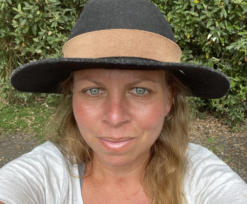 Angela (46), $350, Non-smoker, No pets, and No children