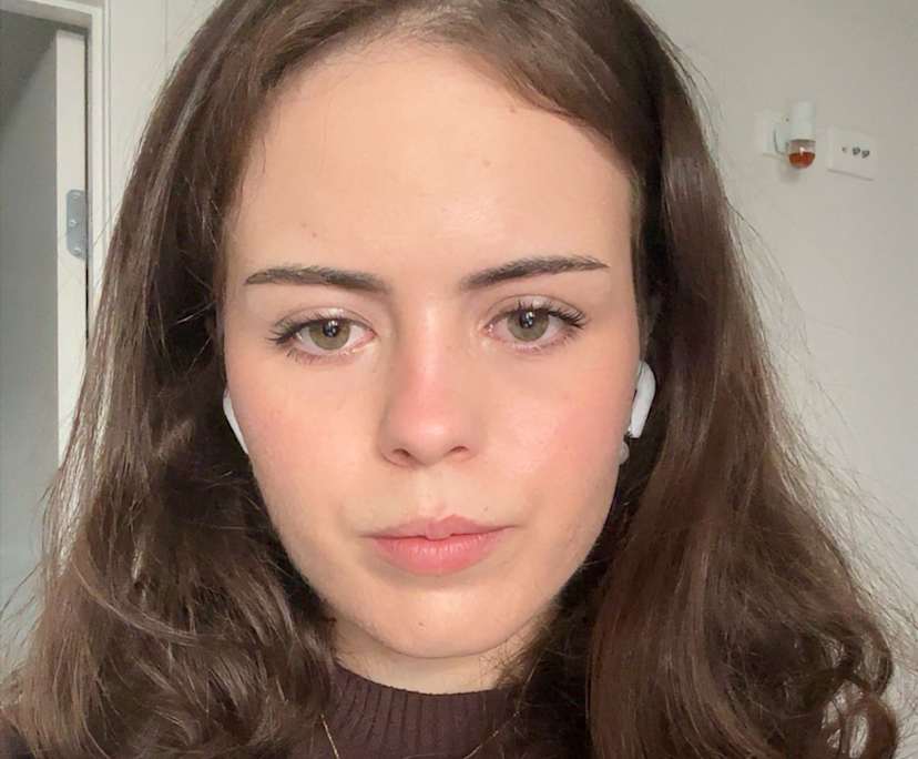 Gabrielle (21), $400, Non-smoker, No pets, and No children