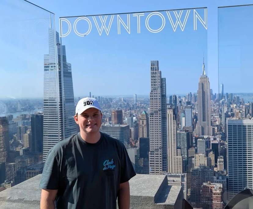 Nick (25), $300, Non-smoker, No pets, and No children