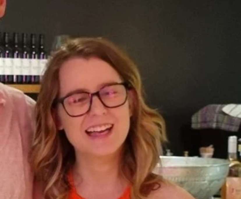 Molly (23), $300, Non-smoker, No pets, and No children
