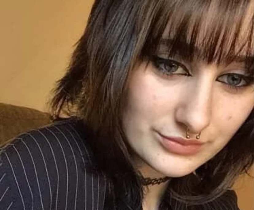 Val (20), $250, LGBTQIA+, Have pets, Smoker, and No children