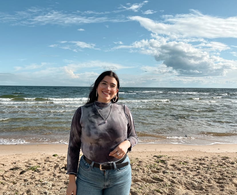 Margot (28), $300, No pets, Non-smoker, and No children