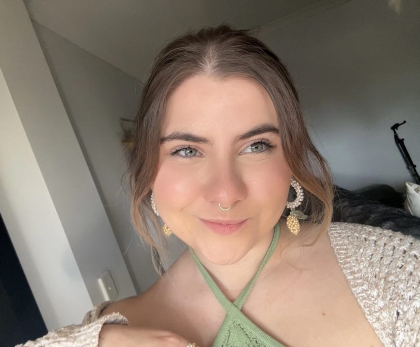 Loz (22), $350, LGBTQIA+, No pets, Non-smoker, and No children
