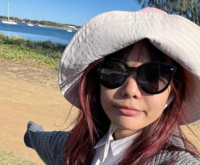 Eva (24), $450, Non-smoker, No pets, and No children