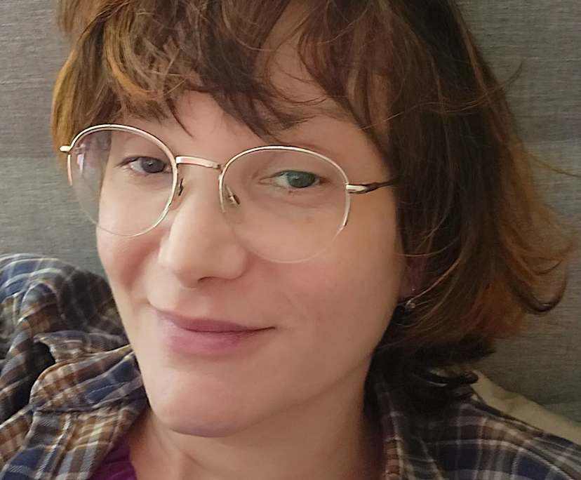 Amy Dee (47), $310, LGBTQIA+, No pets, Non-smoker, and No children