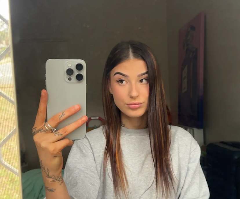 Madeline (21), $200, Have pets, Smoker, and No children