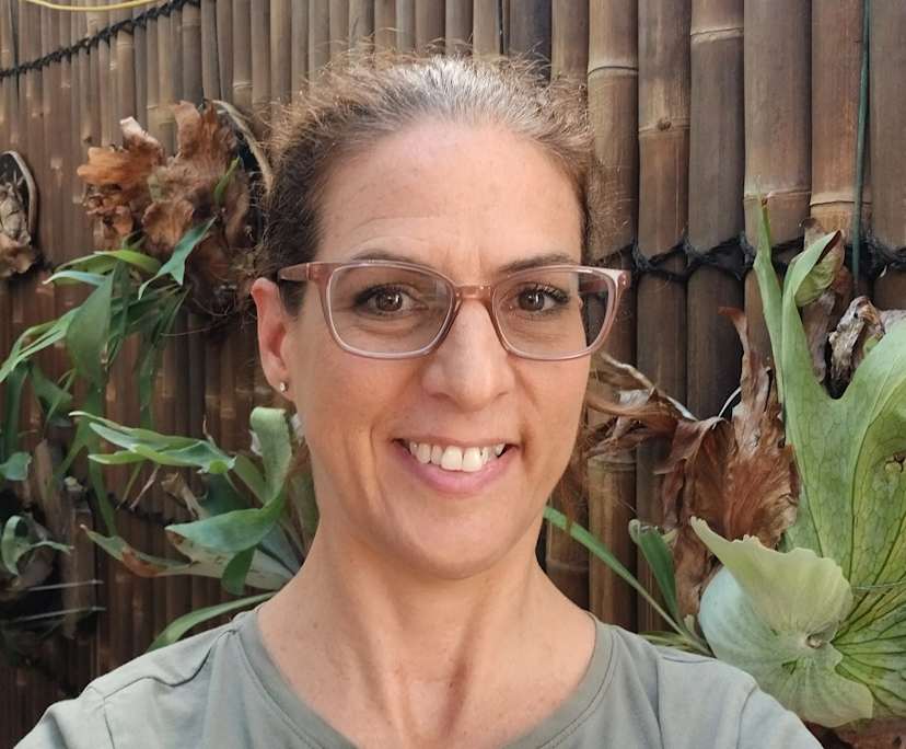Severine (47), $300, Non-smoker, No pets, and No children