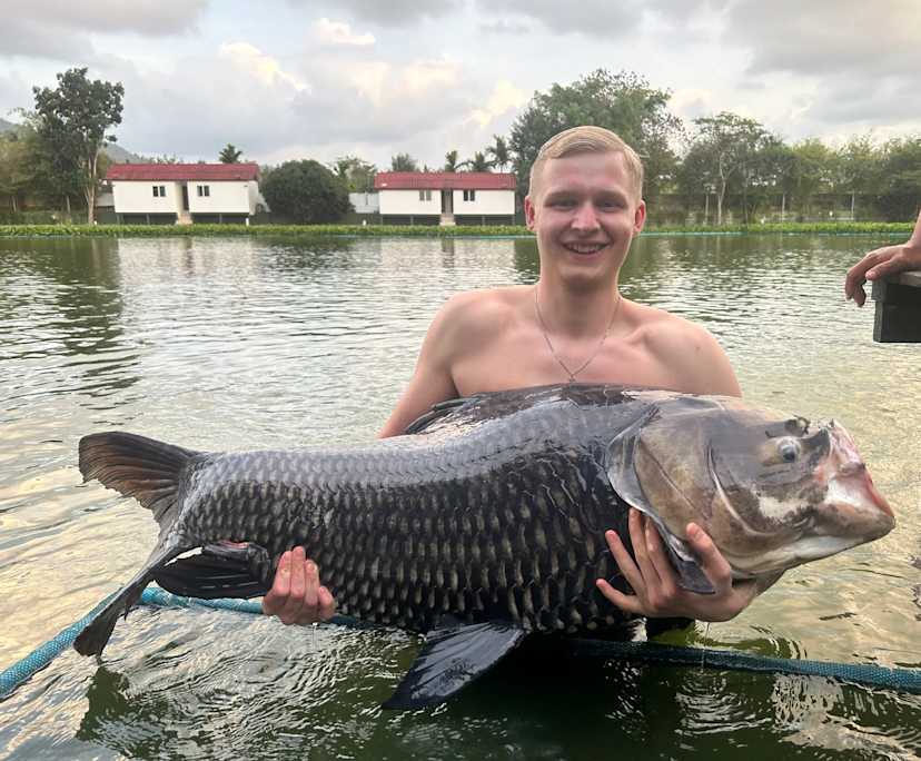 Freddie (20), $400, Smoker, No pets, and No children