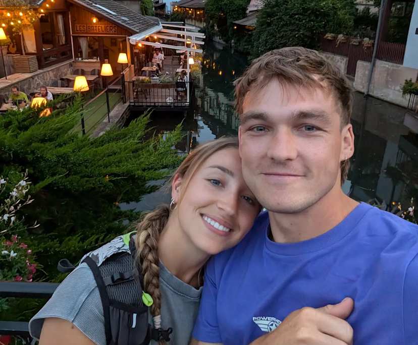 Eleonor (26) and Jorge (30), $900, Non-smoker, No pets, and No children