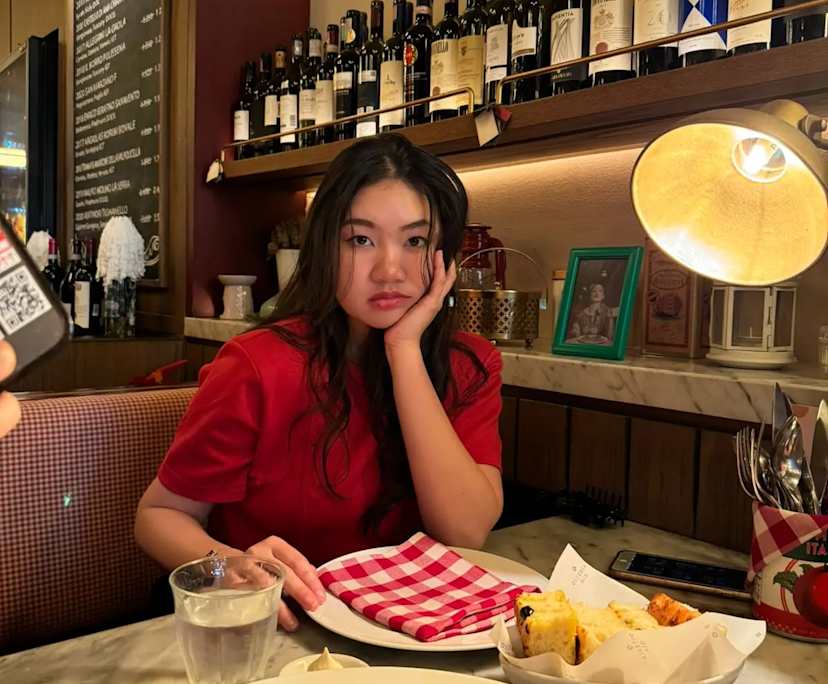 Regina (20), $180, Non-smoker, No pets, and No children