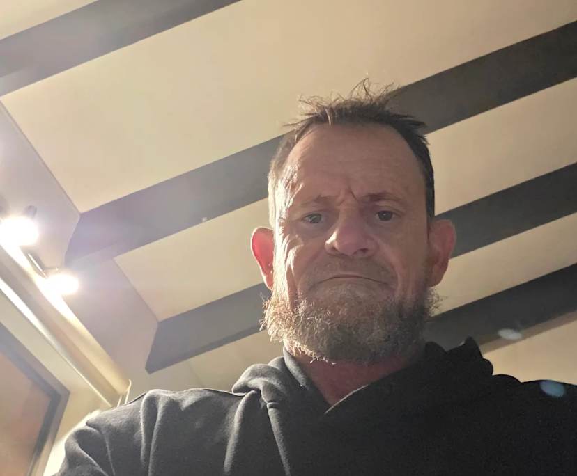 Michael (50), $450, Have pets, Smoker, and No children