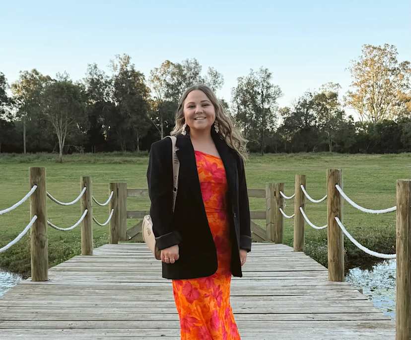 Ashley (25), $400, Non-smoker, No pets, and No children