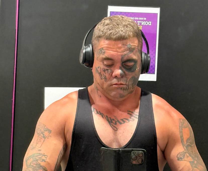 David (40), $350, Non-smoker, Have pets, and No children