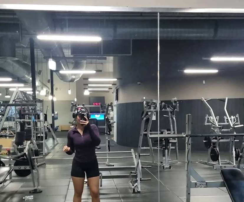 Camari (22) and Rachel (20), $200, Non-smoker, Have children, and No pets