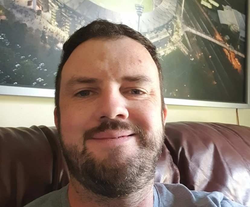 Jock (43), $350, Have children, Non-smoker, and No pets