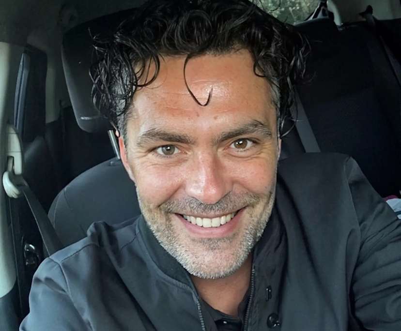 Jai (45), $300, No children, Smoker, and No pets