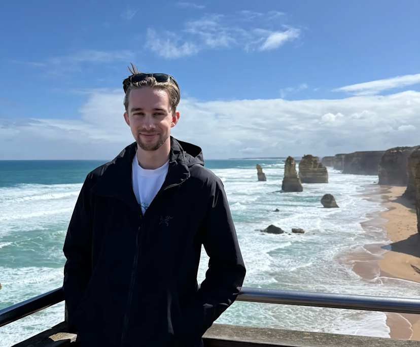 Jake (24), $400, Have pets, Non-smoker, and No children