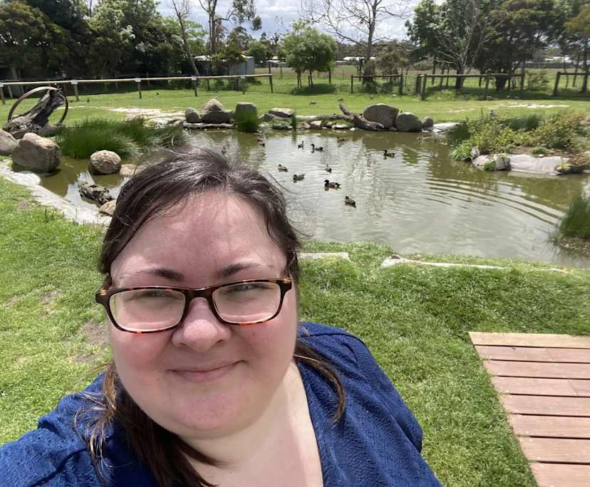 Lauren (33), $200, Non-smoker, Have pets, and No children