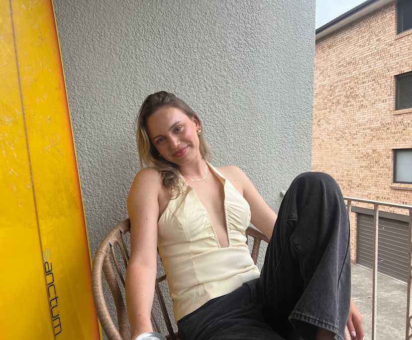 Sarah (20), $450, Non-smoker, No pets, and No children