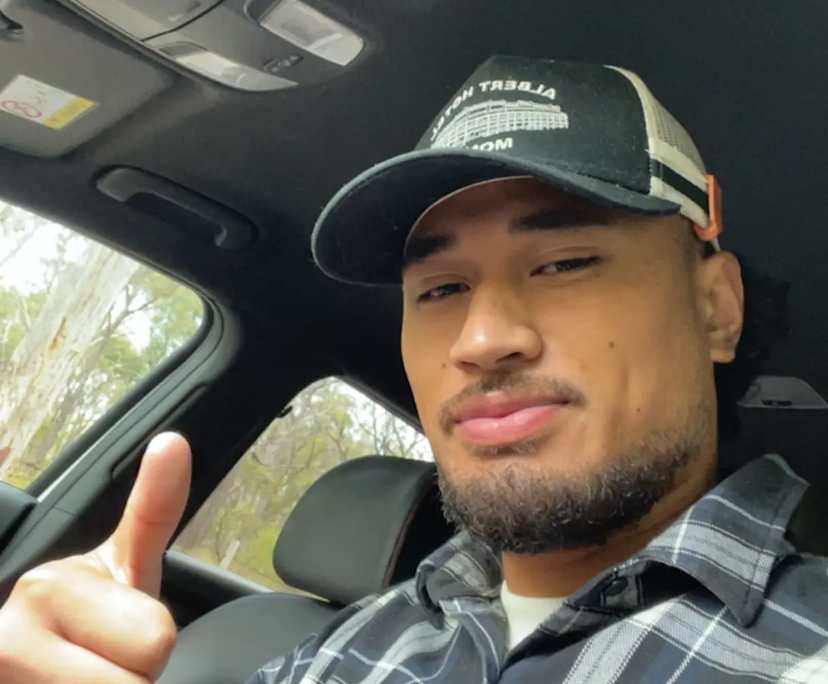 Anton (25), $300, Non-smoker, Have pets, and Have children