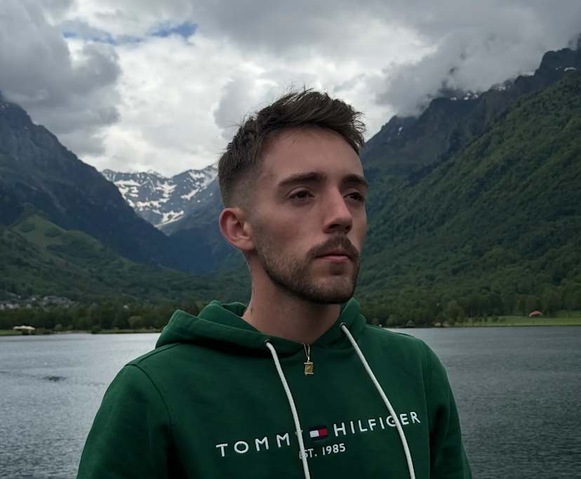 Dennis (26), $400, Non-smoker, No pets, and No children