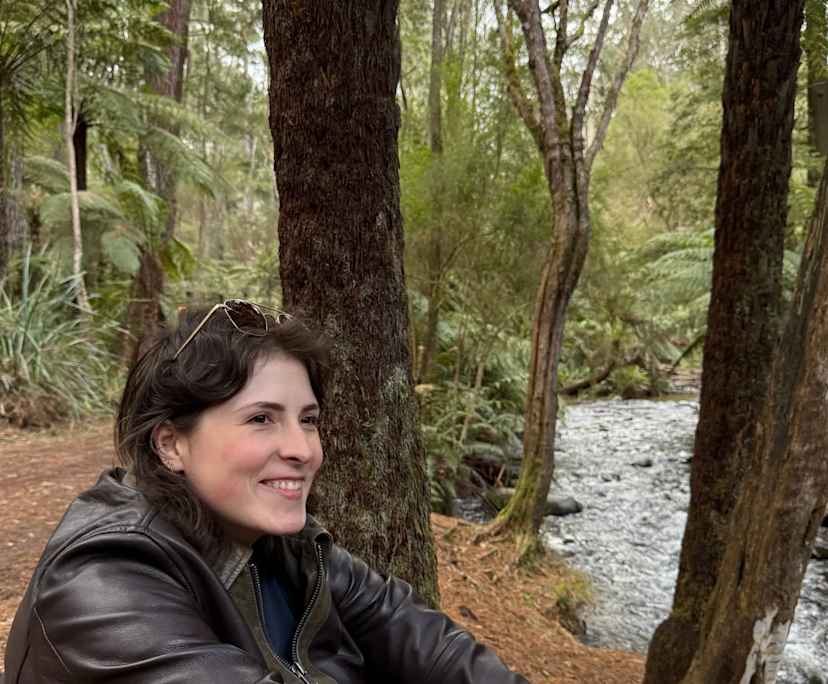 Evelyn (28), $350, LGBTQIA+, Non-smoker, Have pets, and No children